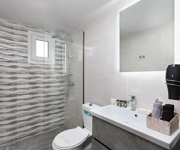 Modern Flat With Garden And Jacuzzi Apartment Ixia 